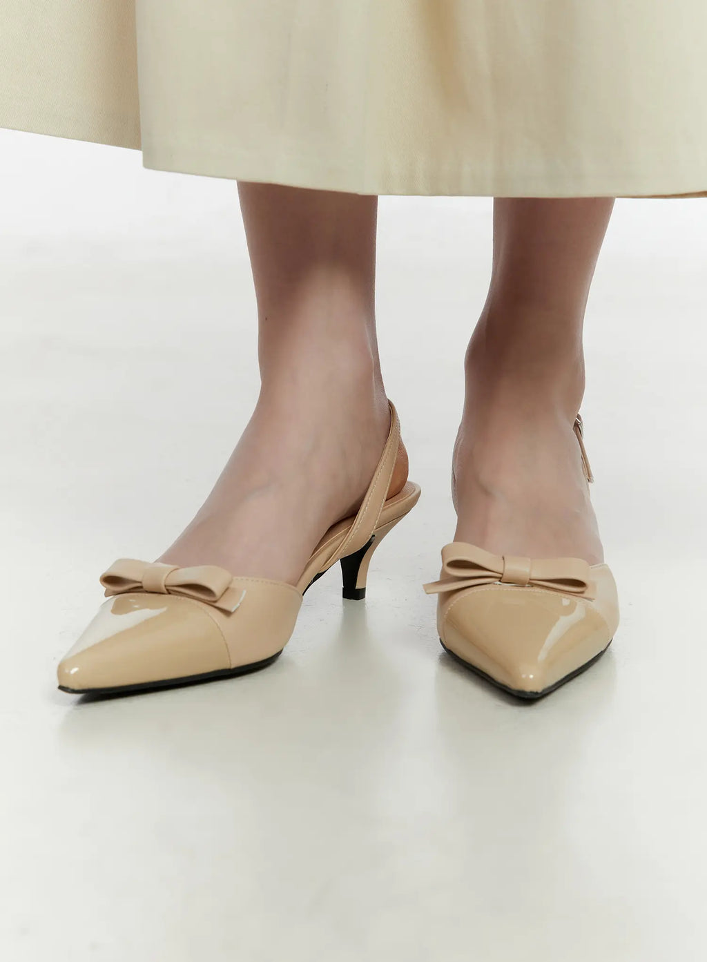 Elegant Pointed Pumps F502