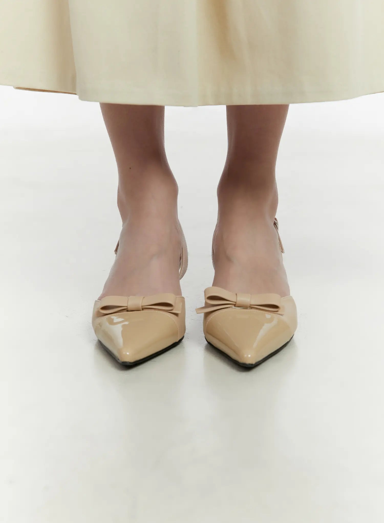 Elegant Pointed Pumps F502
