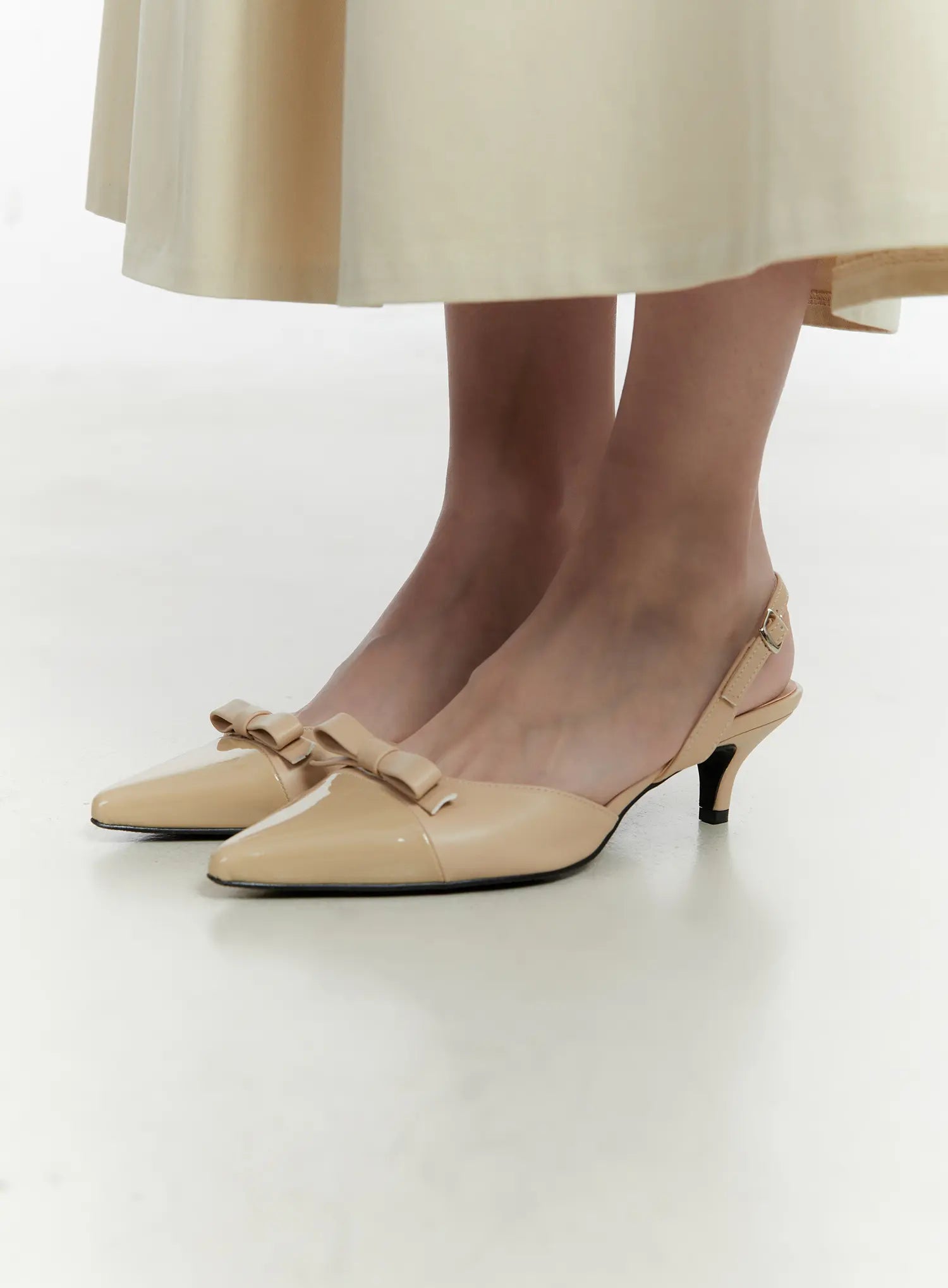 Elegant Pointed Pumps F502