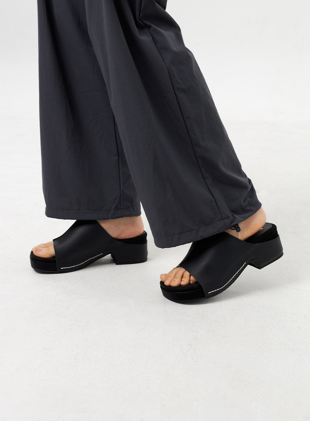 Low Heeled Slip-ons CU309
