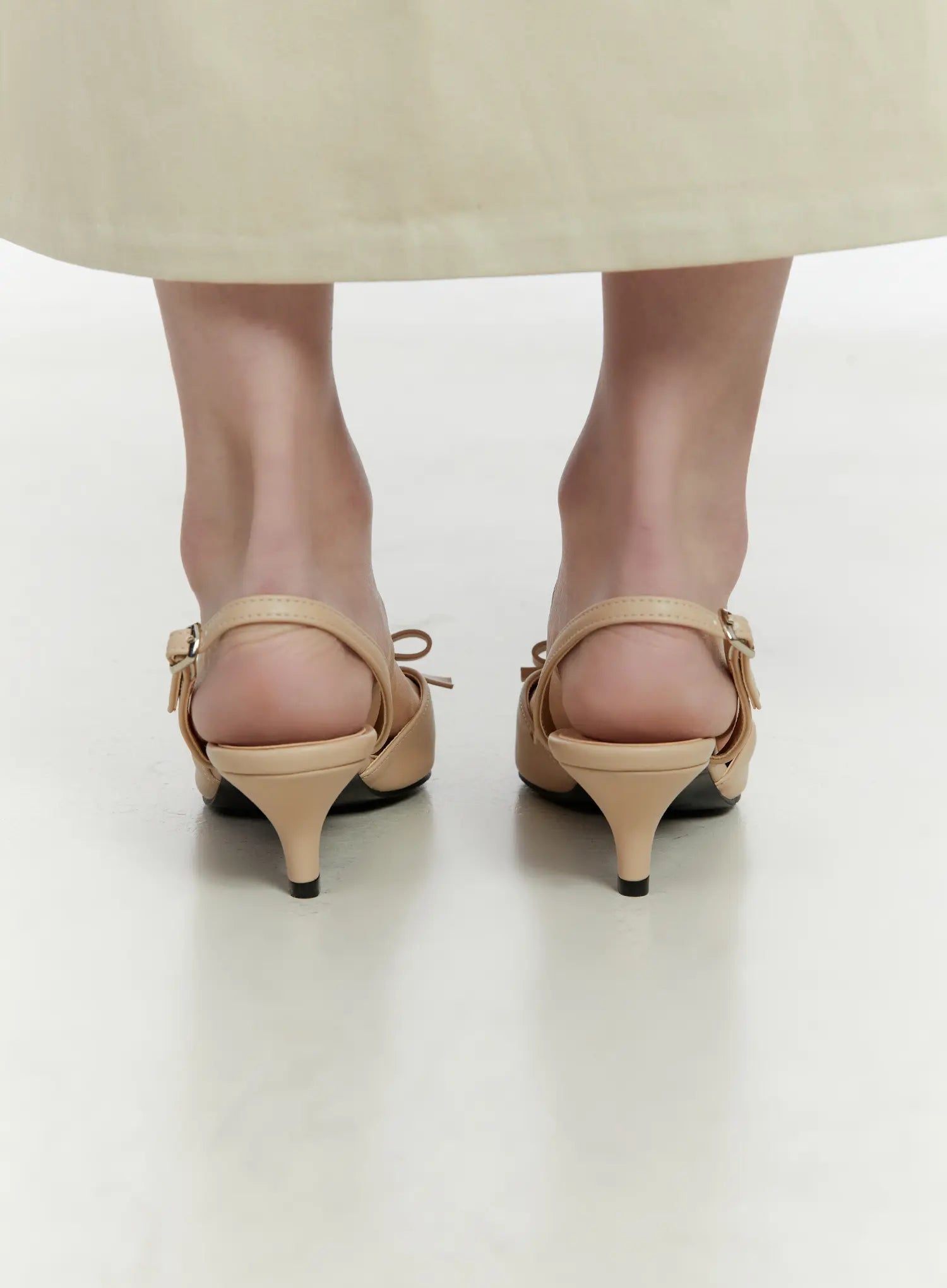 Elegant Pointed Pumps F502