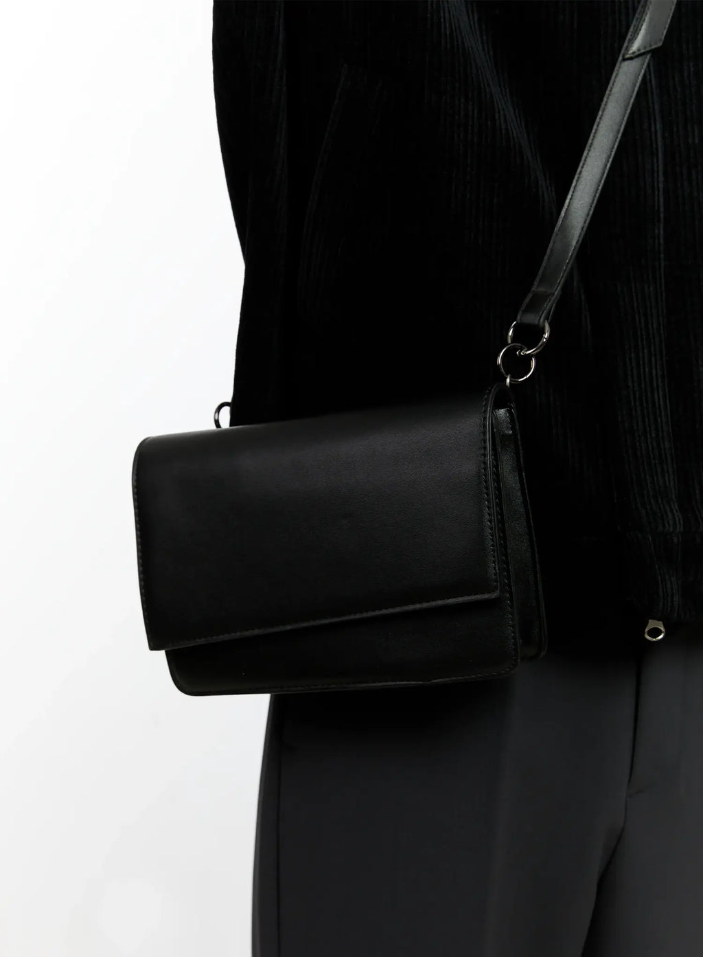Minimalist Medium Crossbody Bag IO531