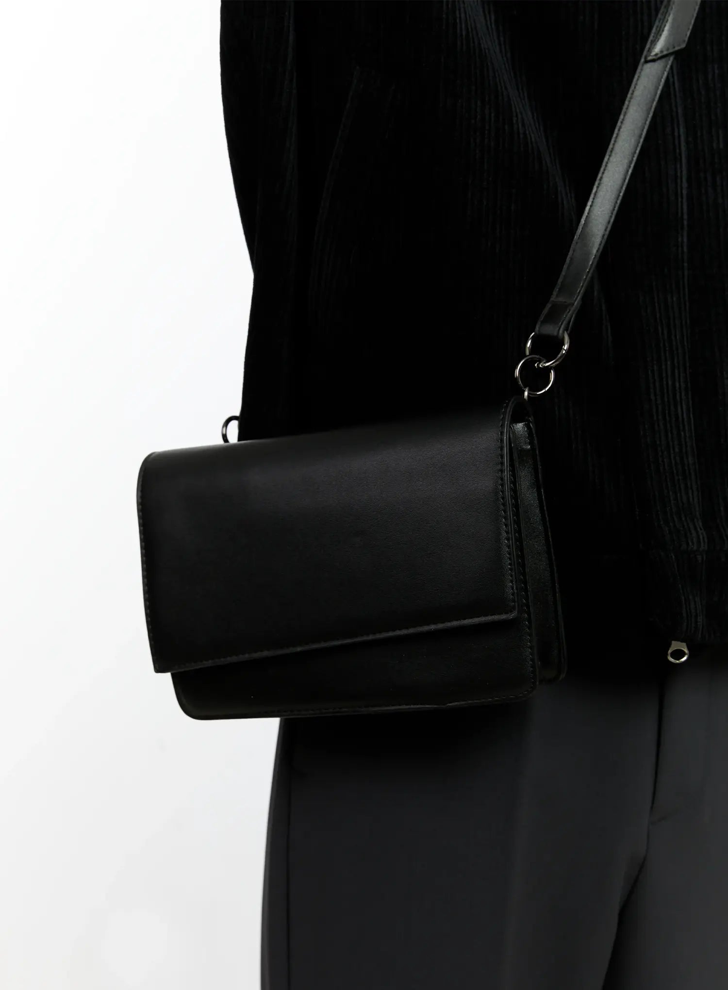 Minimalist Medium Crossbody Bag IO531