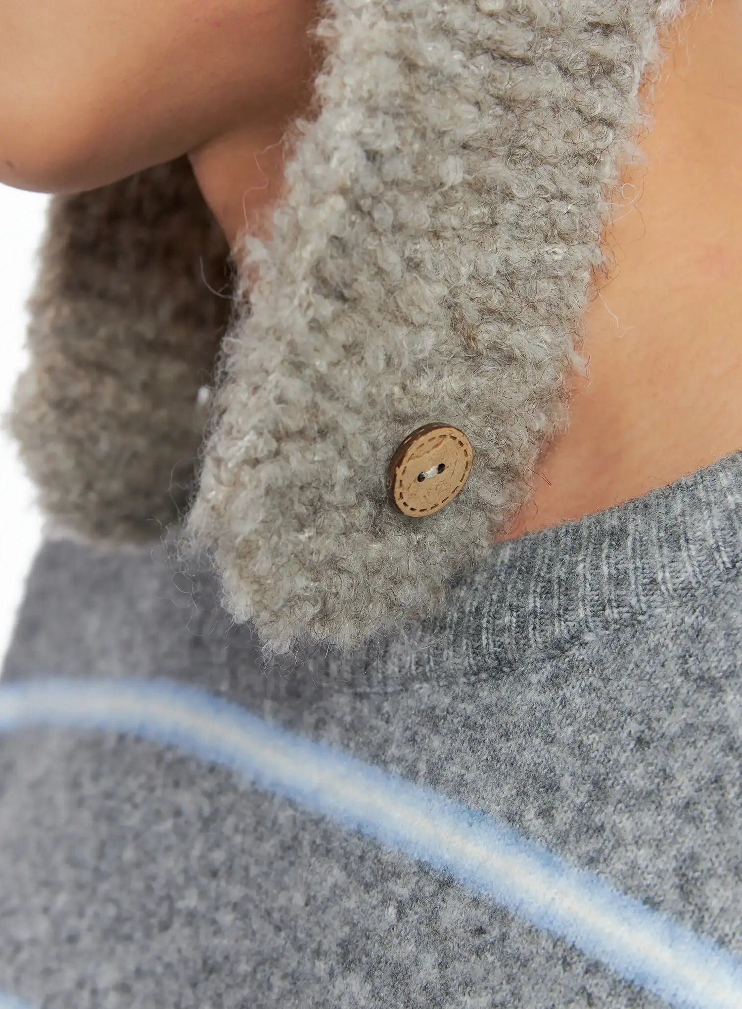 Button Loop Ear Protection Beanie IN518