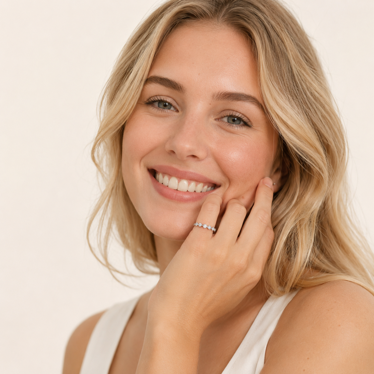 Roos | Ring Goudkleur Geometrie Cubic Zirkonia Minimalistische Stapelringen