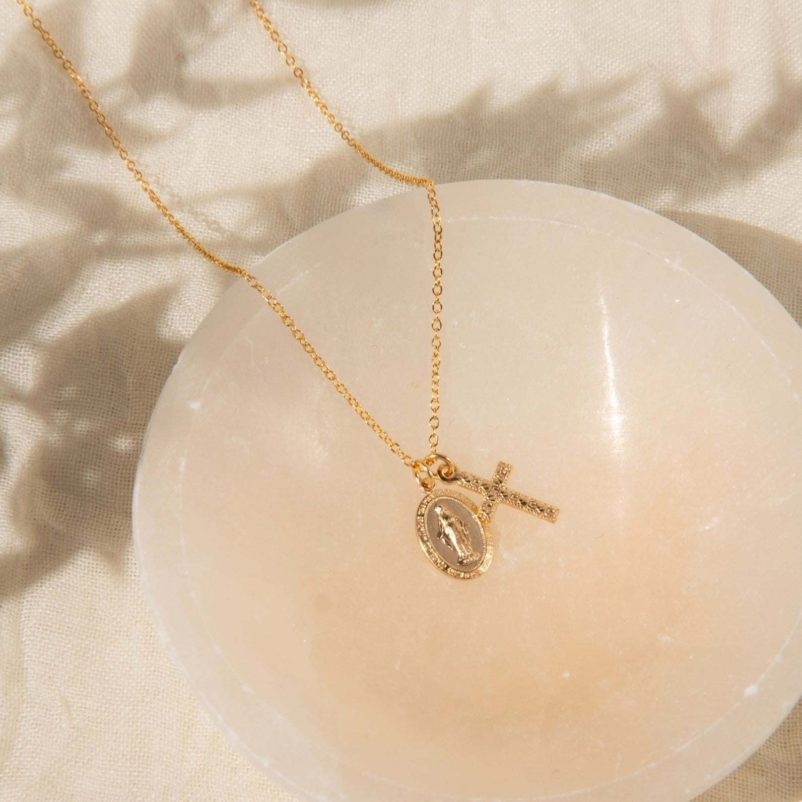 Small Pendant with the Virgin Mary and Cross