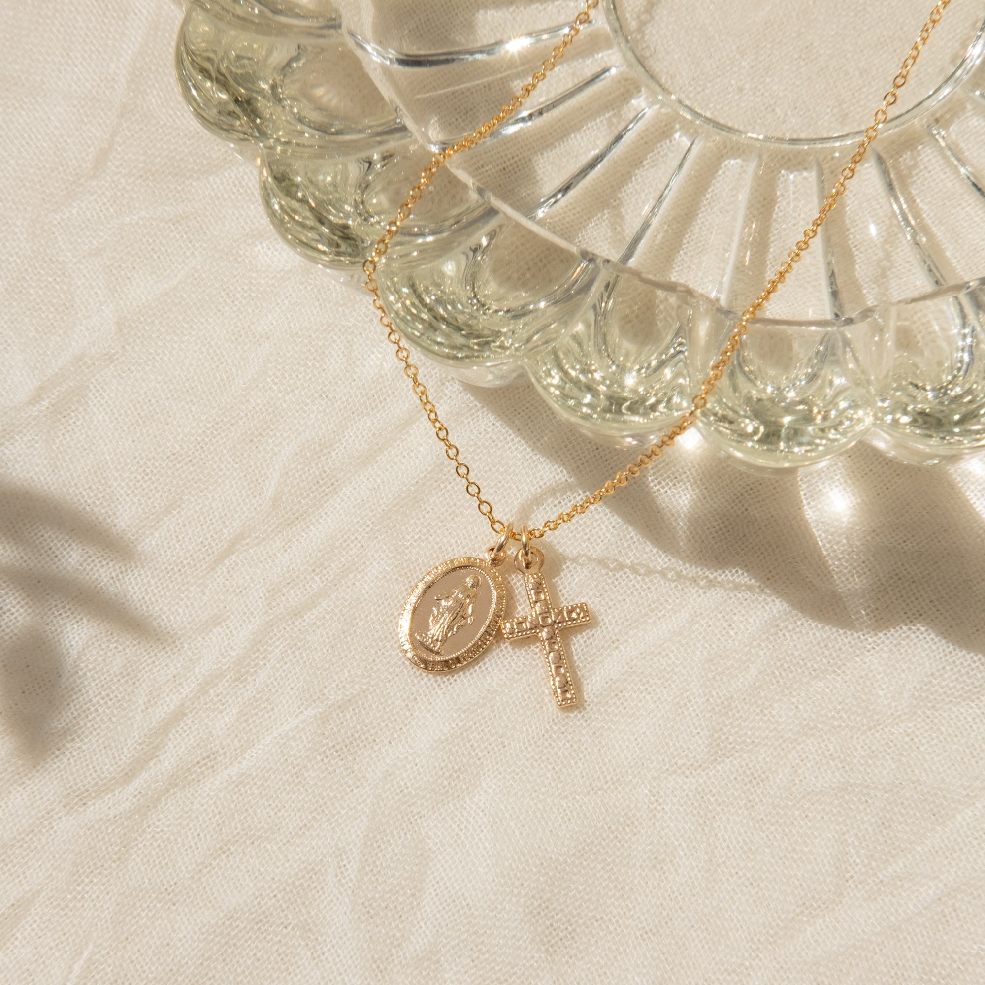 Small Pendant with the Virgin Mary and Cross