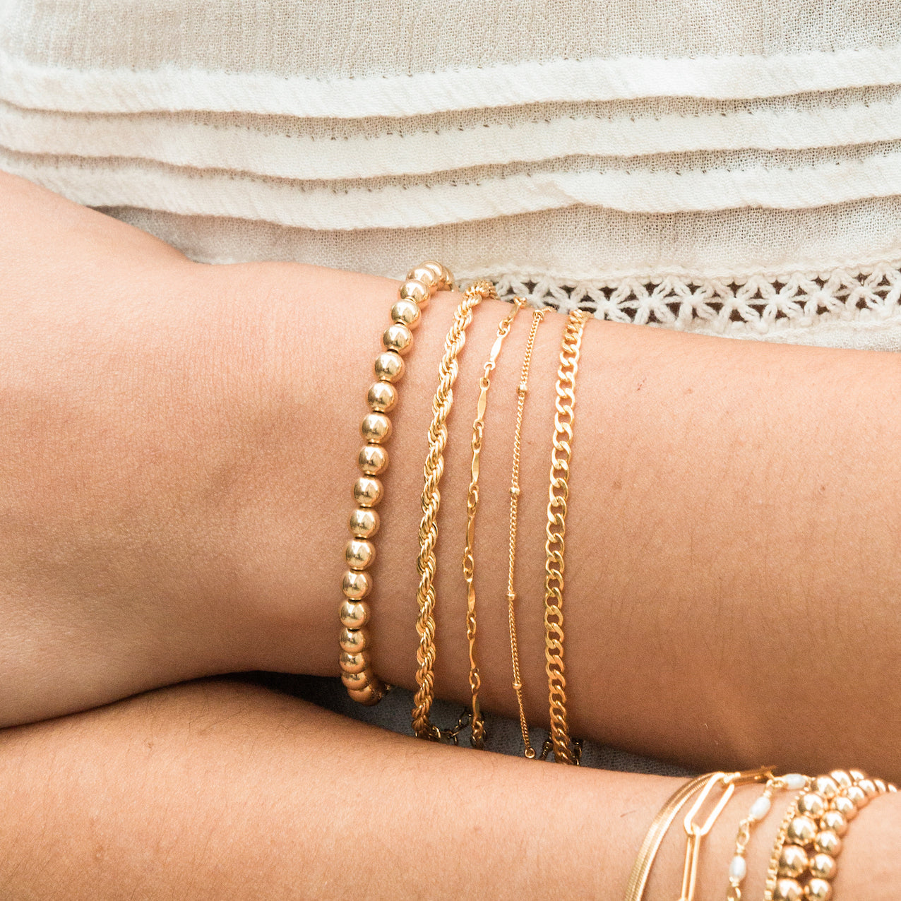 Delicate Wristwatch with Satellite Chain