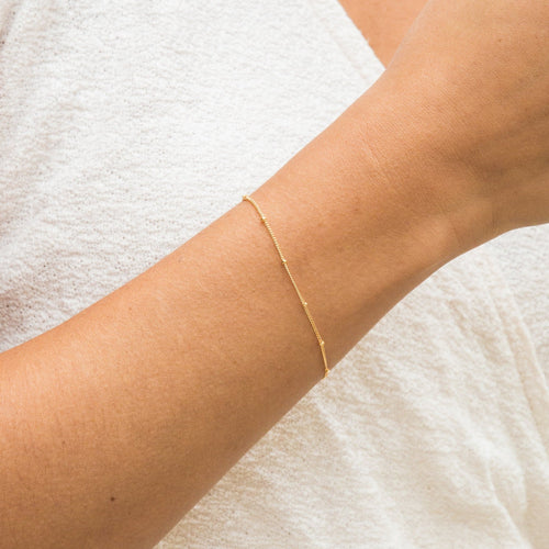 Delicate Wristwatch with Satellite Chain – Elegant Horloge