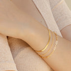 Delicate Wristwatch with Satellite Chain