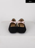 Band-Toe Flat Shoe IJ402