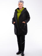 Isolde | Lightweight, quilted coat with a glossy surface