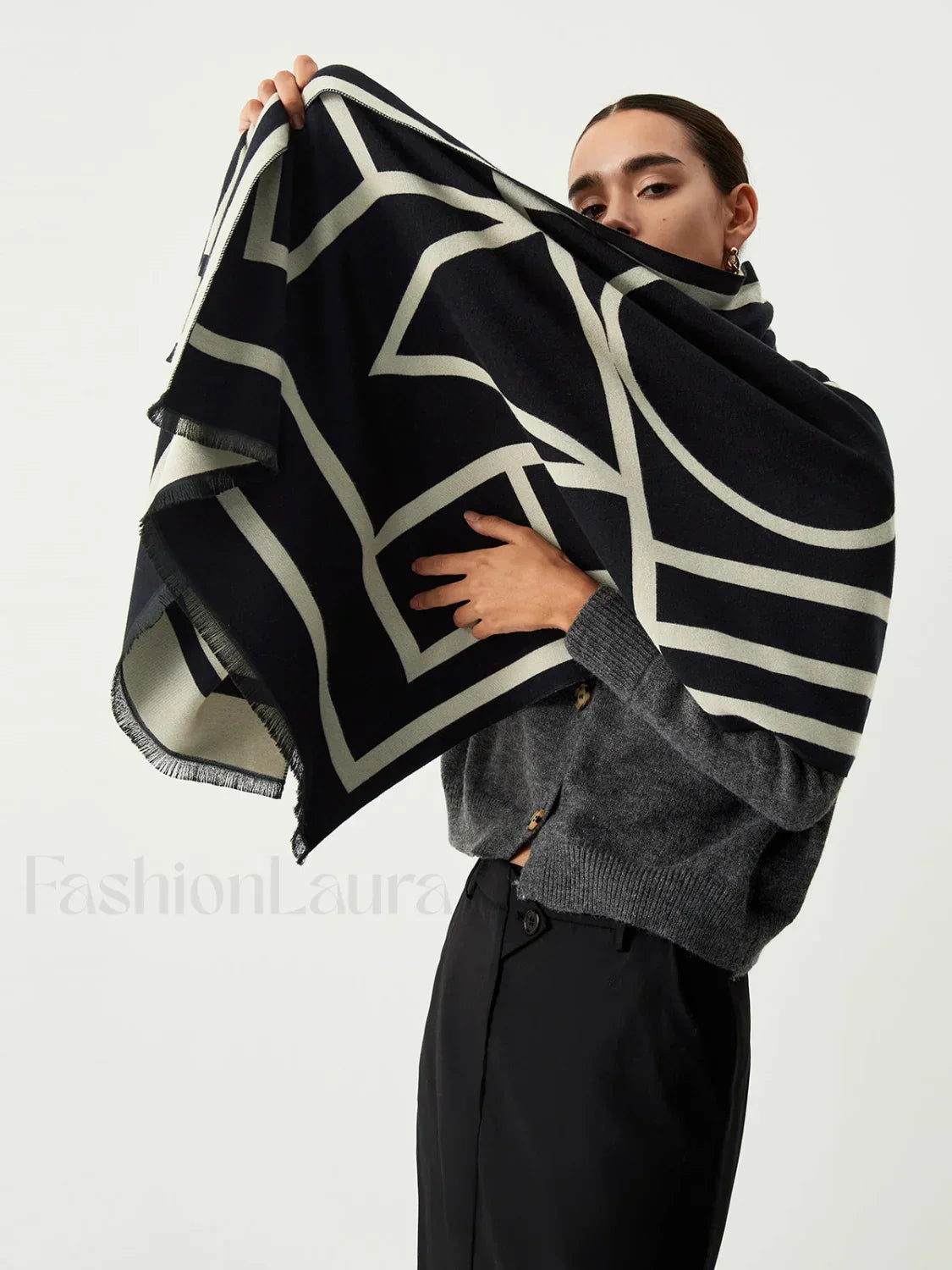 Geo | Scarf in Geometric Pattern